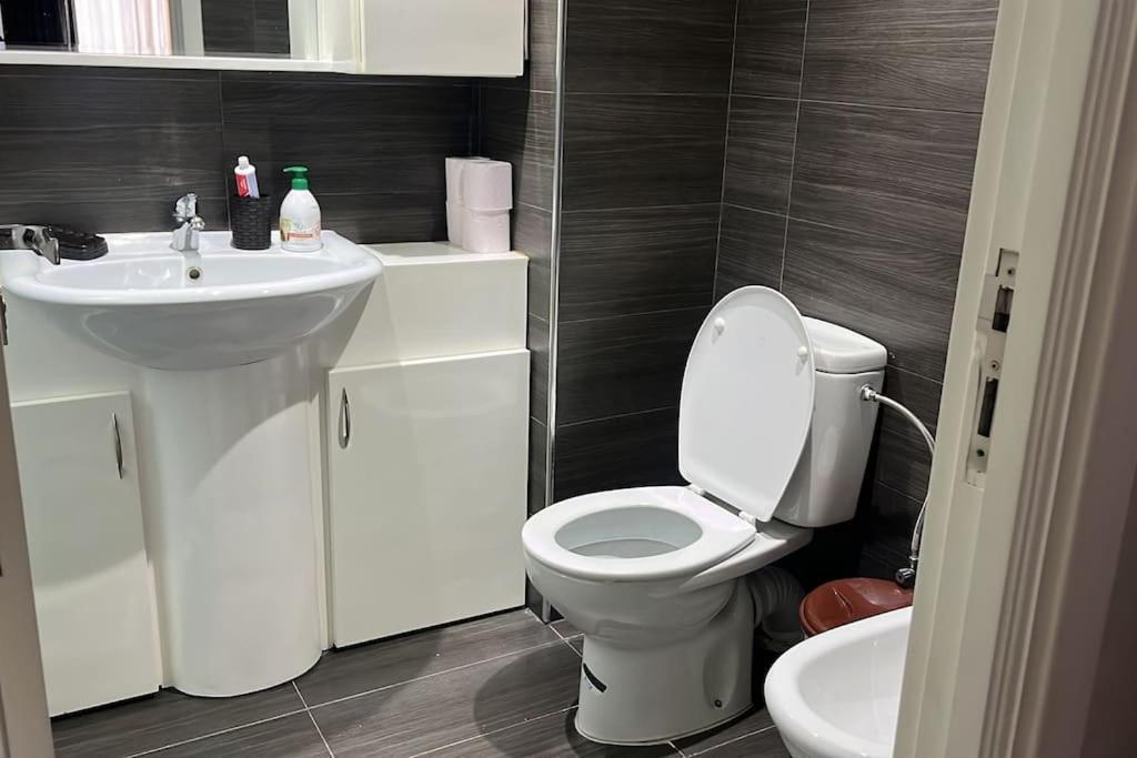 Luxe 2Br Oasis In Tangier Centerアパートメント エクステリア 写真